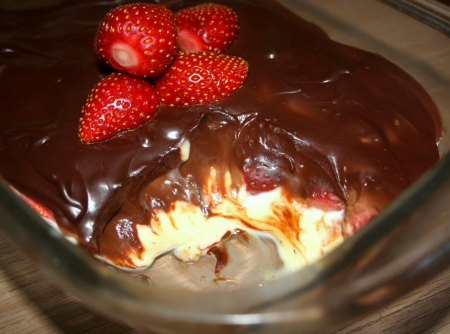 Bombom de Morango com Brigadeiro na Travessa