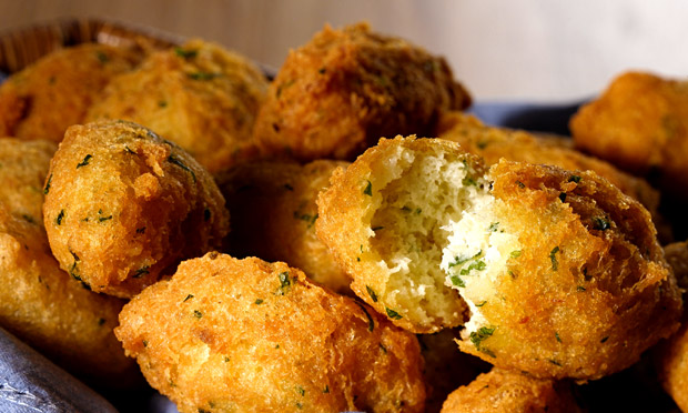 Receita saudável de bolinho de bacalhau assado