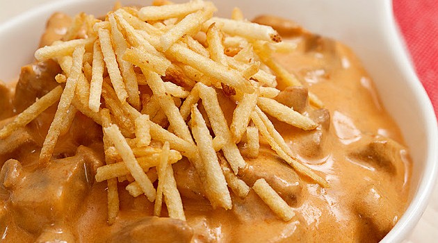 Strogonoff simples de carne