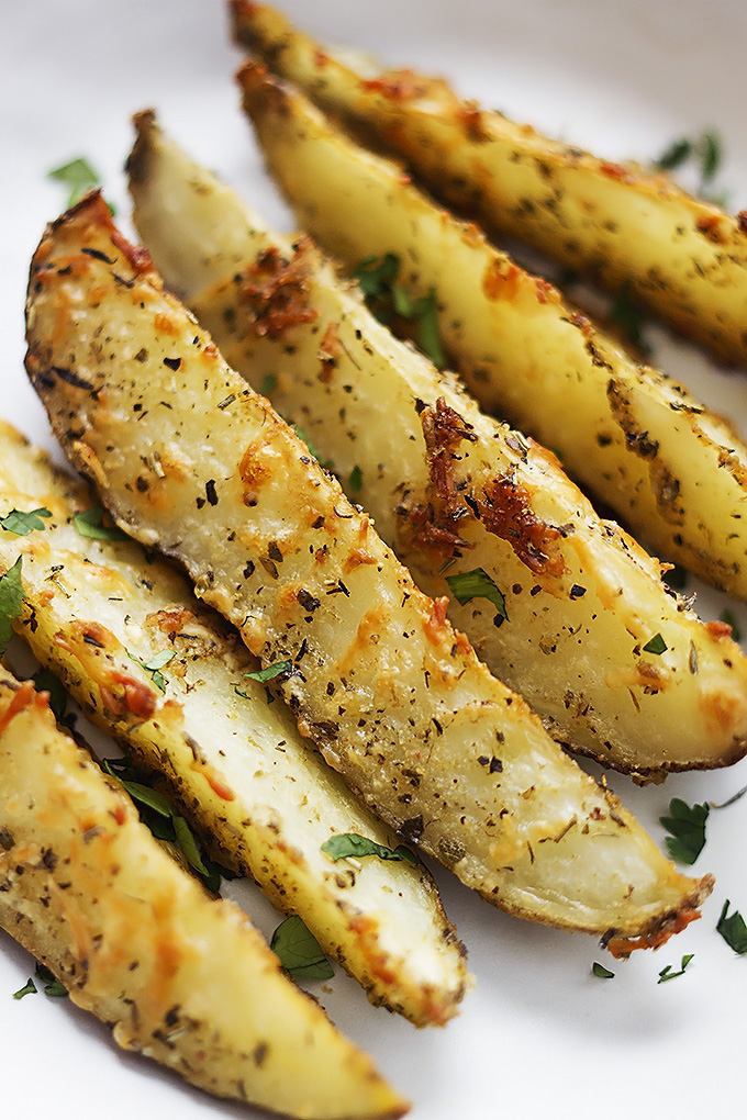 Batata assada com ervas e queijo