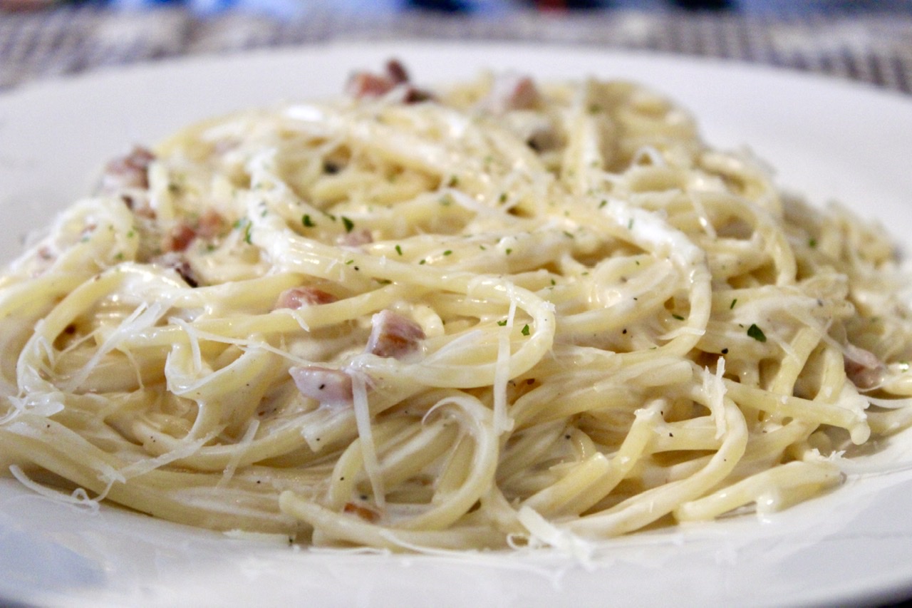 macarrão com creme de leite e bacon